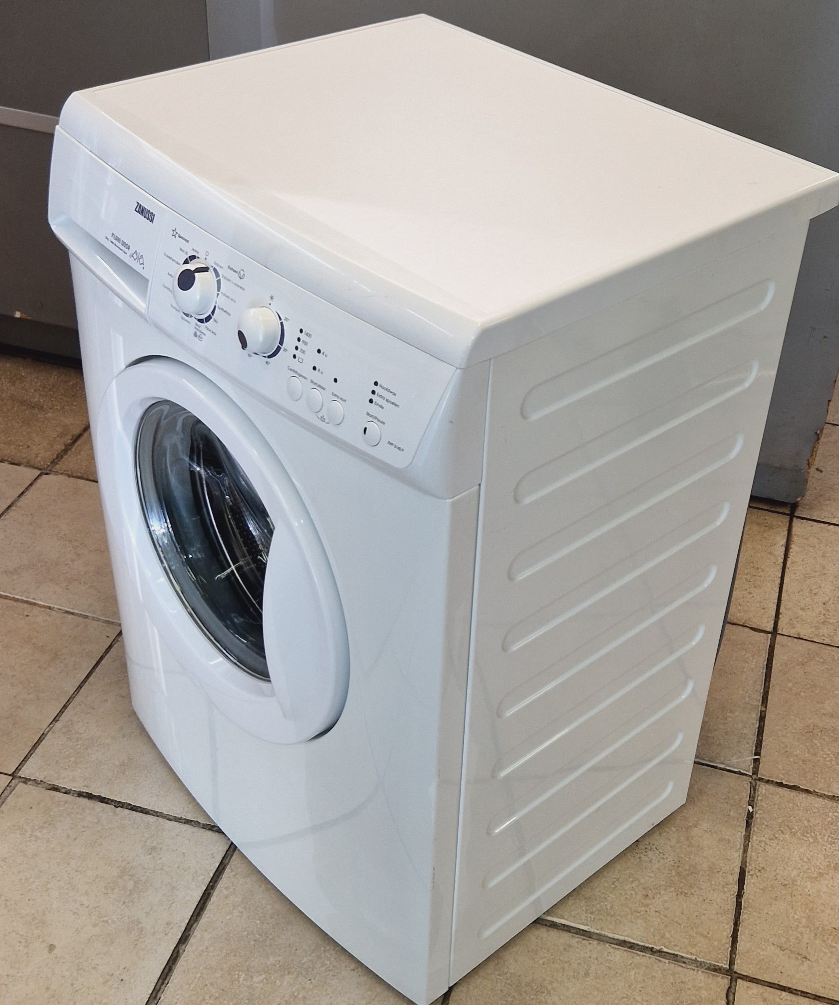 Zanussi ZWF5140P wasmachine